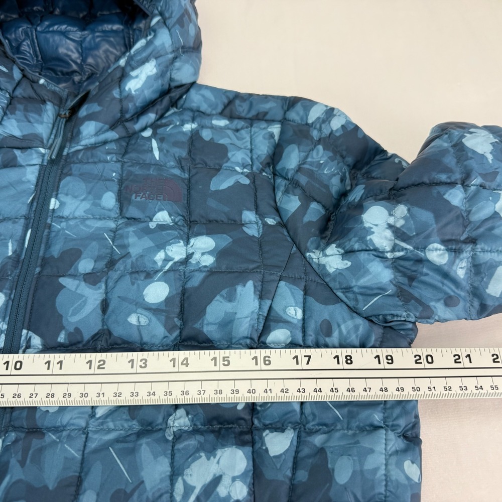 The North Face Womens Printed Themoball Eco Hooded Jacket Sz M Blue Camo Quilted - Picture 14 of 16